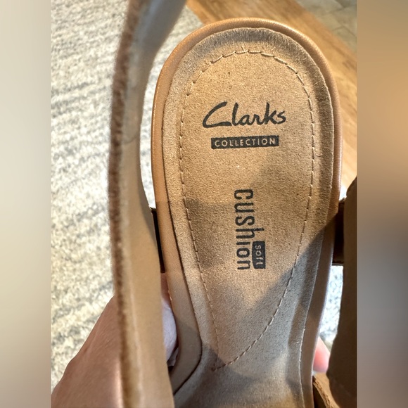 Clarks open-toed 3 1/2” heel shoes, Size 8 - Picture 7 of 13